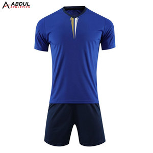 Ensemble de tenue de football respirante pour hommes, maillot et short à séchage rapide, idéal pour les jeux en plein air, les entraînements et les compétitions - Product Image 1