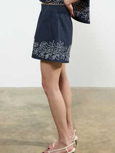 Nouveauté Mode Femme Casual Broderie Vêtement Boutique Chemise à Manches Courtes Col Revers en V et Short Ensemble 2 Pièces - Product Image 2