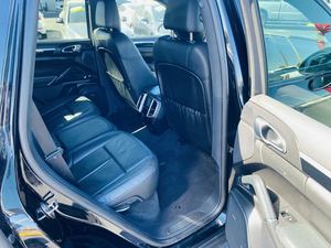 Porsche Cayenne 3 2014 prête à être expédiée utilisée avec sièges en cuir RWD Turbo Engine Dark Interior Left Steering - Product Image 2