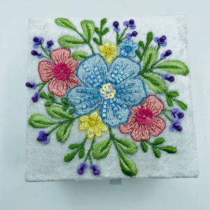 Caja de Almacenamiento de Joyería Personalizable, Tela de Terciopelo Bordada a Mano, Serie de Colores Mixtos, para Collares, Pendientes, Anillos Promocionales - Product Image 1