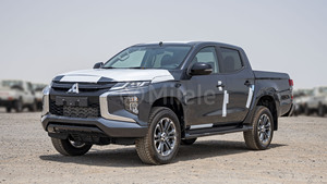 Mitsubishi L200 GLX DC 2.4L 4WD Diésel 2023 Usado, 6 Velocidades, Dirección Diésel, Automático, 6 Asientos, Cuero, Cámara Trasera, Euro III - Product Image 4