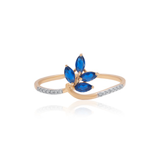 Bague intemporelle en or jaune massif avec diamant naturel rond taille brillant de 0,05 carat, bijou artisanal de haute joaillerie - Product Image 2