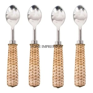 Les plus exigeants Look attrayant couleur argent en acier inoxydable avec des fleurs plaquées or Designer poignées ensemble de couverts de l'Inde - Product Image 3