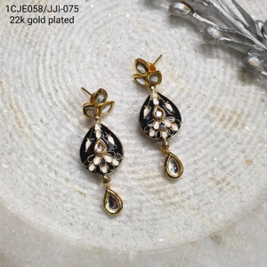 Pendientes colgantes Kundan de esmalte negro para mujer, joyería de boda india tradicional, acabado dorado ligero, diseño de pendientes para fiesta - Product Image 1