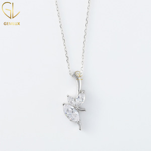 Colgante de collar de diamantes Marquesa de lujo de nuevo diseño, collar inspirado en hoja de moissanita de corte Marquesa de tres piedras - Product Image 1