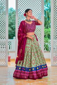 Exquisito Lehenga nupcial con trabajo de lentejuelas bordadas hechas a mano y adornos Zari disponibles para venta al por mayor - Product Image 5