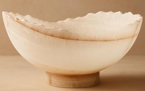 Bol en résine texturée beige naturel avec bord rugueux Pièce maîtresse de table décorative élégante faite à la main pour accent de décoration intérieure moderne - Product Image 3