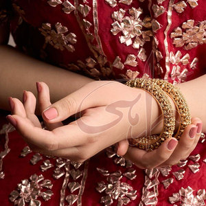 กำไลข้อมือทองชุบสำหรับผู้หญิงมืออาชีพ ดีไซน์ทันสมัย สีและขนาดตามสั่ง คุณภาพสูง ขายส่ง ของขวัญ เครื่องประดับ - Product Image 2