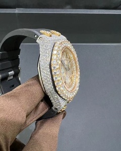 Montre à quartz automatique en or blanc 10 carats avec diamant moissanite pour adultes Design unique en acier inoxydable - Product Image 3