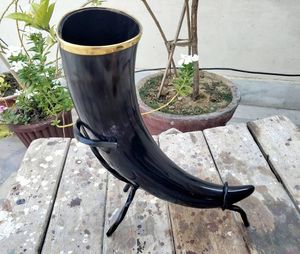SOPORTE DE CUERNO VIKING BEBER HORN CON SOPORTE Taza auténtica y segura para alimentos Sin fugas Fromn Indian Hecho a mano Natural para Navidad - Product Image 1