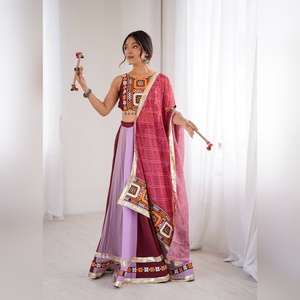 Lehenga Choli con Bordado Intenso para Mujer, Diseño Indio para Bodas y Fiestas, Cosido y Listo para Usar, al por Mayor - Product Image 2