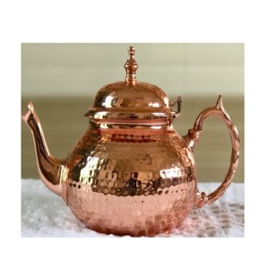 กาน้ำชาทองเหลืองตีขึ้นรูป งานฝีมืออินเดีย ทำจากโลหะ ใช้สำหรับชาและกาแฟ พร้อมการเคลือบทองแดงที่สวยงาม - Product Image 1