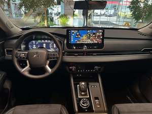 Outlander Híbrido Enchufable 2025 2.4PHEV TOP 4WD 306HP 4 Cilindros Gasolina-Híbrido Transmisión Automática Volante a la Izquierda EN Buen Estado - Product Image 3