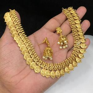 Conjunto de collar de uso tradicional chapado en oro de diseño exclusivo de pulido antiguo de alta calidad con pendientes para boda para mujer - Product Image 2