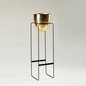 Vase contemporain en métal martelé argenté Accent décoratif moderne Idéal pour les hôtels, les salles de banquet et le style intérieur - Product Image 5