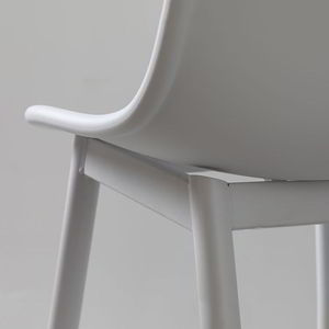 Contemporary Durable <b>Plastic</b> Restaurant <b>Chair</b> with Metal Legs for Commercial Use - Product Image 2
