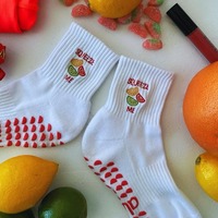 Vietnam Fabricant Logo Brodé Pilates Chaussettes Antidérapant Grip Yoga Bare Reformer Chaussettes pour Femmes En Gros Conception Soutien