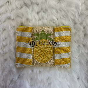 Sac à main brodé d'art populaire avec des motifs traditionnels faits à la main par Tradebyd - Product Image 1