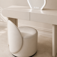 Ensemble coiffeuse LED ivoire sur mesure de luxe avec miroir et chaise sculpturale pour chambre d'hôtel et villa