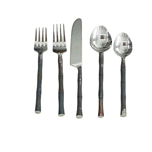 Vaisselle/couverts ensemble de couverts excellente qualité 5 pièces cuillère fourchette et couteau en acier inoxydable manche en bambou rustique ensemble de couverts - Product Image 1