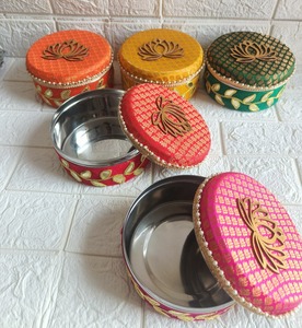 Caja de acero decorativa de loto de 250, 500 gramos, caja de regalo de Ramadán Eid, recuerdo de boda, caja de almacenamiento Laddoo dulce, favores tradicionales indios - Product Image 1