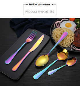 Ensemble de couverts arc-en-ciel avec surface multicolore lisse, fabriqué en acier durable, idéal pour les repas en famille et décoratif - Product Image 4