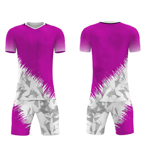 Uniformes de football sur mesure de haute qualité pour adultes, vêtements de football respirants en polyester, impression de nom, service OEM direct d'usine - Product Image 3