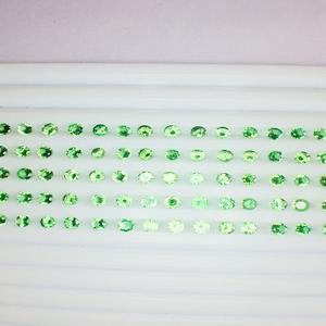 Tsavorita Natural, Tsavorita Limpia con Lupa, Redonda de 4 mm con Excelente Calidad y Brillo Superior, Perfecta para Cualquier Tipo de Joyería - Product Image 6