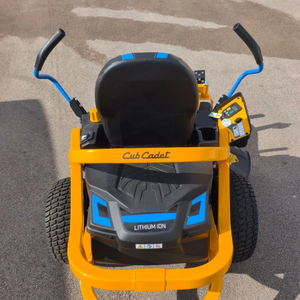 Tondeuse autoportée électrique à batterie CUB CADET XZ5 EL107 ULTIMA avec contrôleur - Product Image 4