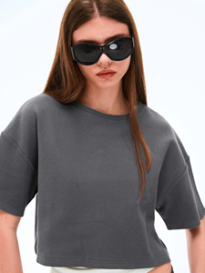 เสื้อครอปท็อปผู้หญิง ผ้าวาฟเฟิลถักทรงโอเวอร์ไซส์ สไตล์สตรีทแวร์ Y2K ไหล่ตก เนื้อผ้ามีเท็กซ์เจอร์ เสื้อครอปแฟชั่น รับทำโลโก้ตามสั่ง OEM - Product Image 4
