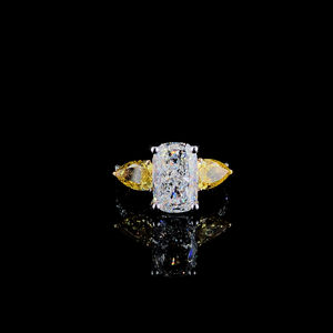 Anillo de Diamante Cultivado en Laboratorio con Certificación IGI, Corte Cojín de 2.50ct, Oro Amarillo de 18kt de Primera Calidad, Chapado en Oro para Mujer - Product Image 1