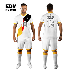 Camiseta de fútbol para ropa OEM con diseño de sublimación personalizado e impresión de logotipo - Product Image 3