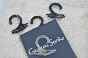 Crochet pour chaussette 10 en matière plastique recyclée utilisée pour afficher des chaussettes, des cravates, des sandales, des chapeaux en laine avec GRS 500 pièces/sac - Product Image 3
