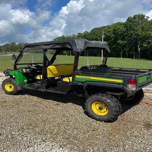 Achetez le modèle utilitaire puissant de John Deeere 825M S4 disponible pour la livraison rapide en gros en stock pour la vente immédiate - Product Image 3