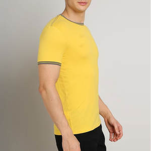 Camiseta de secado rápido de tamaño personalizado y color Street Wear para hombre Estilo de lujo Diseño básico Venta en línea Camiseta para hombre - Product Image 4