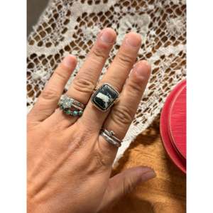 Bague Statement Navajo Faite à la Main en Argent Sterling et Os de Buffle Blanc, Taille 8 - Style Bohème Hip Hop avec Pierre Turquoise Naturelle Taillée/Cabochon - Product Image 2