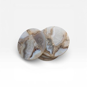 Sous-verres ronds en agate neutre aux tons cristallins terreux pour une décoration de table minimaliste et luxueuse - Product Image 1