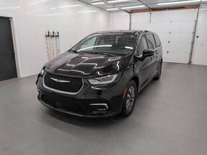 Venta de autos Chrysler Pacifica Plug-In Hybrid Select Select 4dr Mini-Van usados en oferta. - Product Image 6