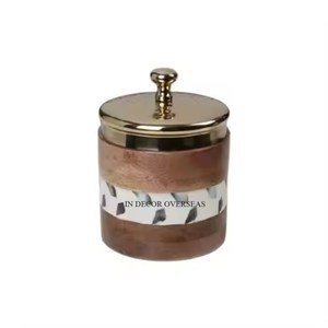 Bol à fruits secs en métal de qualité supérieure plaqué or de haute qualité à texture martelée de forme ronde avec plateau en bois et couvercle supérieur - Product Image 3