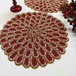 Ensemble de sets de table en perles faites à la main pour Noël, rouge et or - Product Image 2