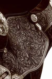 Silla de Montar Occidental de Cuero Genuino Hecha a Mano, Estilo Inglés con Detalles Occidentales, Duradera, Cómoda, con Logotipo Personalizado - Product Image 3