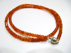 Collier de perles 3-4mm à facettes en cornaline orange naturelle avec fermoir magnétique - Product Image 2