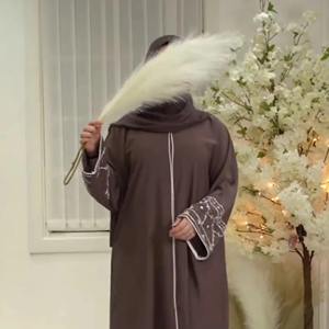 2025 Wholesale Arabic Style Women's Abaya Beaded Polyester Muslim Clothing Middle East Targeted Full Sleeve All Seasons Pakistan - Product Image 2