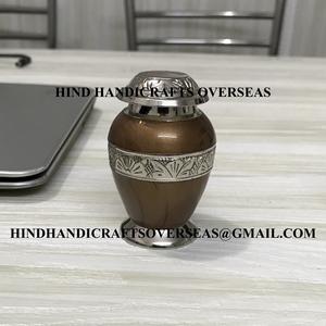 Urna de cremación de recuerdo de metal de latón de la mejor calidad para cenizas humanas, suministros funerarios, urnas de cremación simbólicas de fabricante indio - Product Image 4