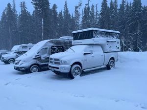 Cabine en fibre de verre pour expéditions, lit plat, 4x4, toit relevable, coque tout-terrain, auvent de benne courte, camping-car à glisser sur camionnette pour pick-up en Australie. - Product Image 3