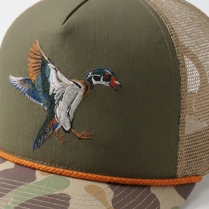 Casquette de baseball en toile à 5 panneaux personnalisée avec perforations découpées au laser, design sportif et tendance réglable pour l'été et les voyages en extérieur - Product Image 2