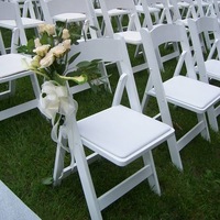 Chaise pliante en résine blanche en gros, portable et pliable pour hôtel, parc, mariage, événement, Wimbledon, extérieur, jardin