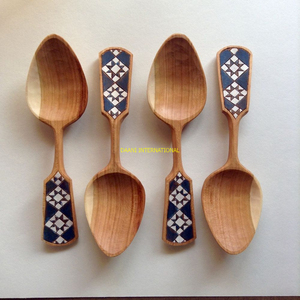 Juego de cucharas de madera hechas a mano, 4 piezas con asas de diseño de incrustaciones, utensilios de madera natural para servir, comedor, cocina, decoración ecológica - Product Image 1