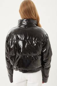 Chaqueta acolchada de burbujas negra brillante de diseño personalizado para mujer Chaquetas de burbujas de invierno estilo callejero 2025 - Product Image 2