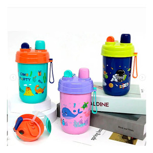 Boîte à lunch avec tasse et couvercle - Design animalier Dino Space - Couleurs assorties - Product Image 3